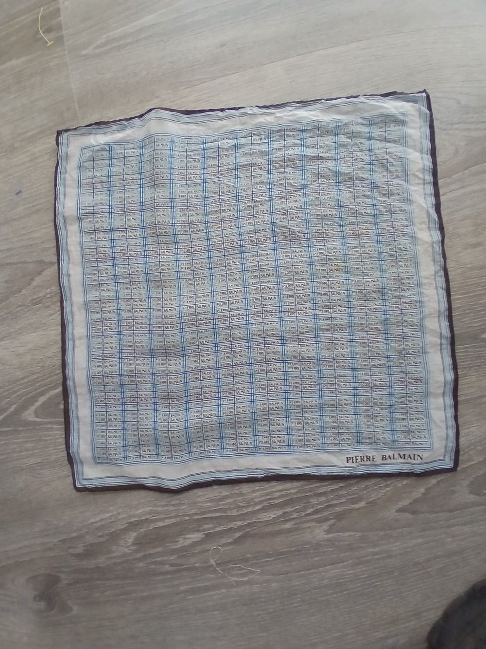 💥3 FOR $15 SALE💥Pierre Balmain Blue and White Patterned Silk Scarf